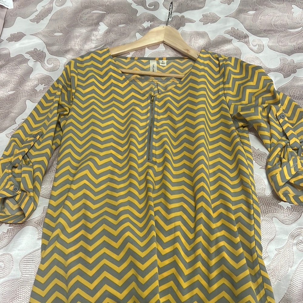Dress top with zipper